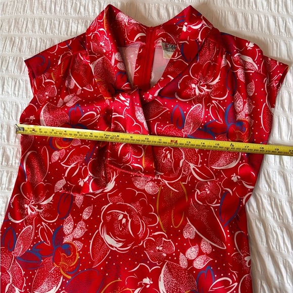 Vintage D’Allairds Red and White Ruffled Wrap Midi Sundress - Picture 14 of 15